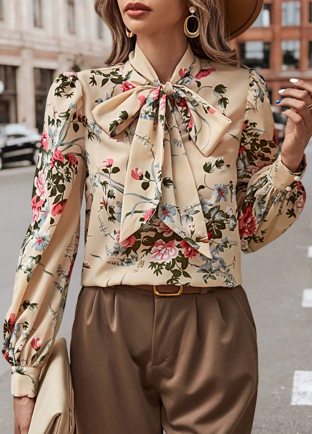 Светло-бежевая блуза SHEIN