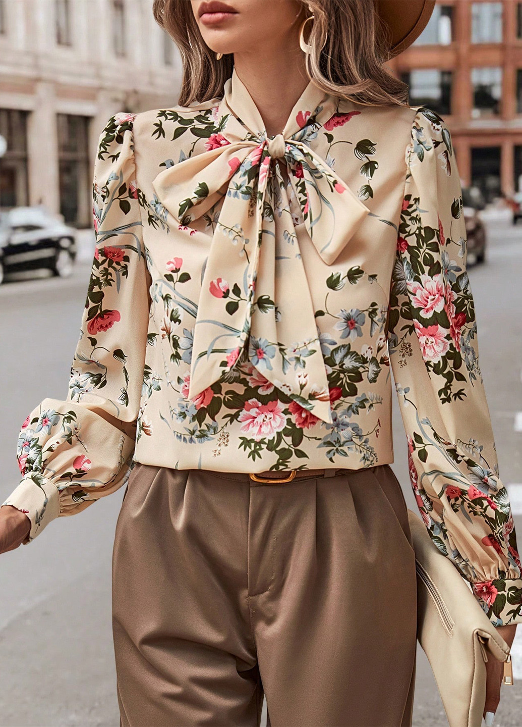 Светло-бежевая блуза SHEIN