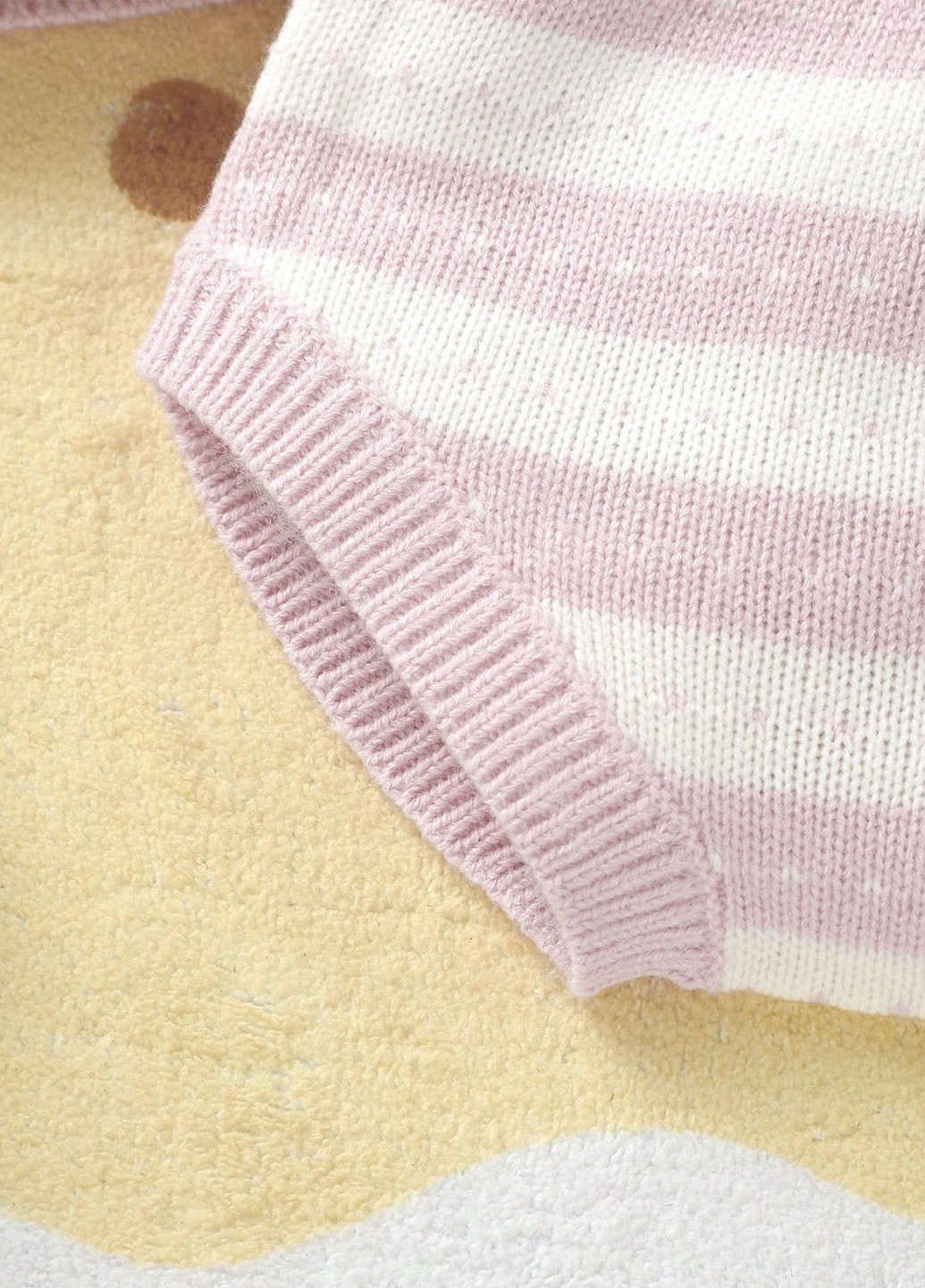 Рожевий демісезонний костюм (кофта, шорти) з шортами SHEIN