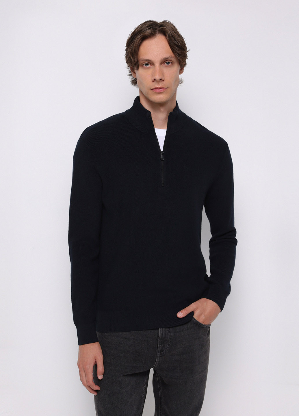 Темно-синий зимний светр Colin's