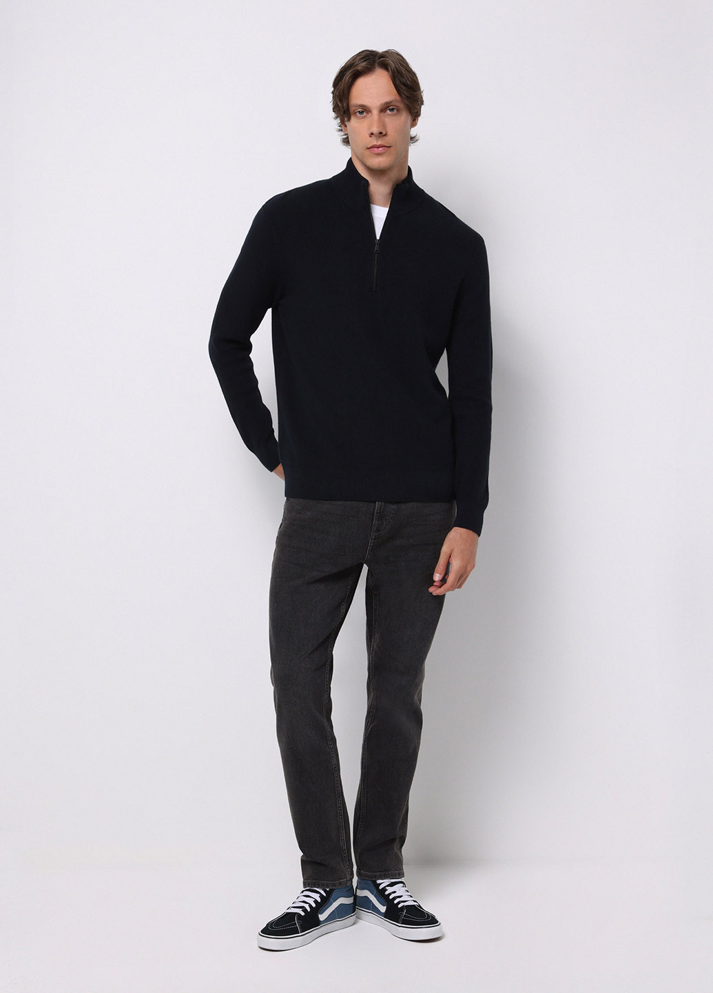 Темно-синий зимний светр Colin's