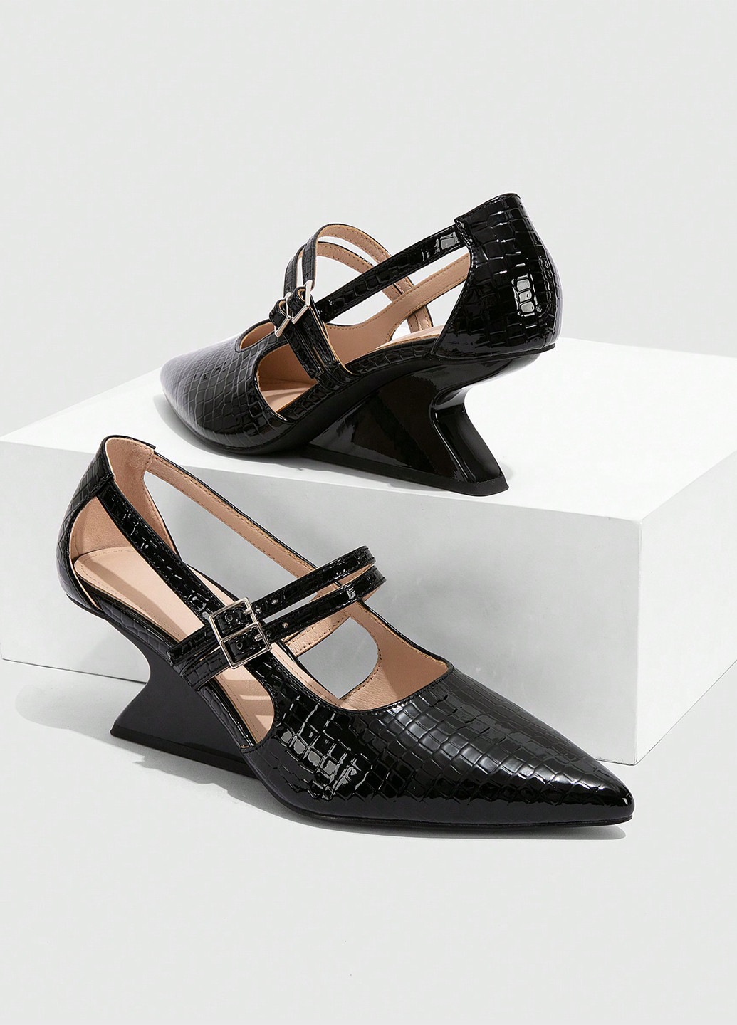 SHEIN Туфли черный з искусственная кожа, полиуретан, китай — демисезон (345181517)