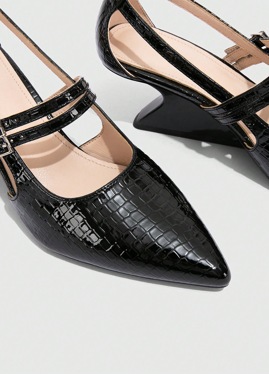 SHEIN Туфли черный з искусственная кожа, полиуретан, китай — демисезон (345181517)