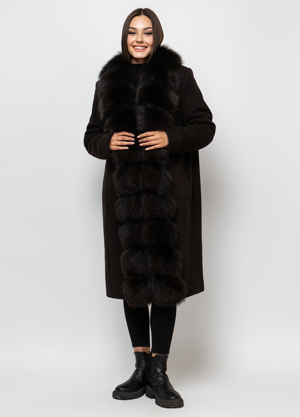 Темно-коричневое зимнее Утепленное женское пальто с натуральным мехом песца однобортное O`zona milano