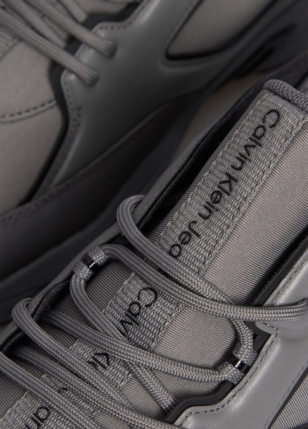 Серые всесезонные кроссовки Calvin Klein Jeans