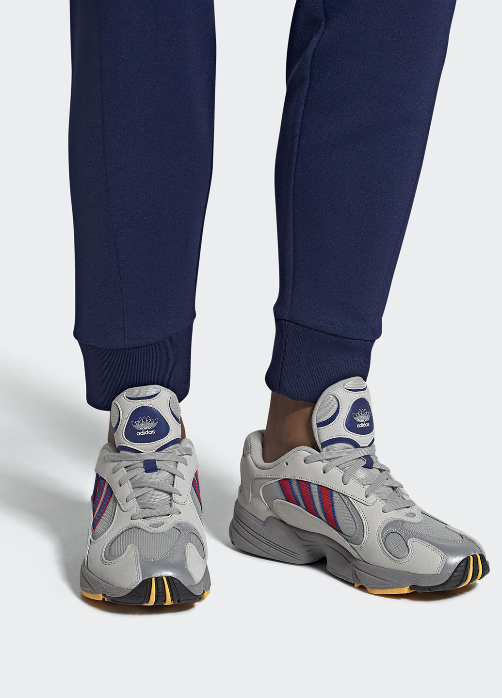 Серые всесезонные кроссовки adidas Yung-1