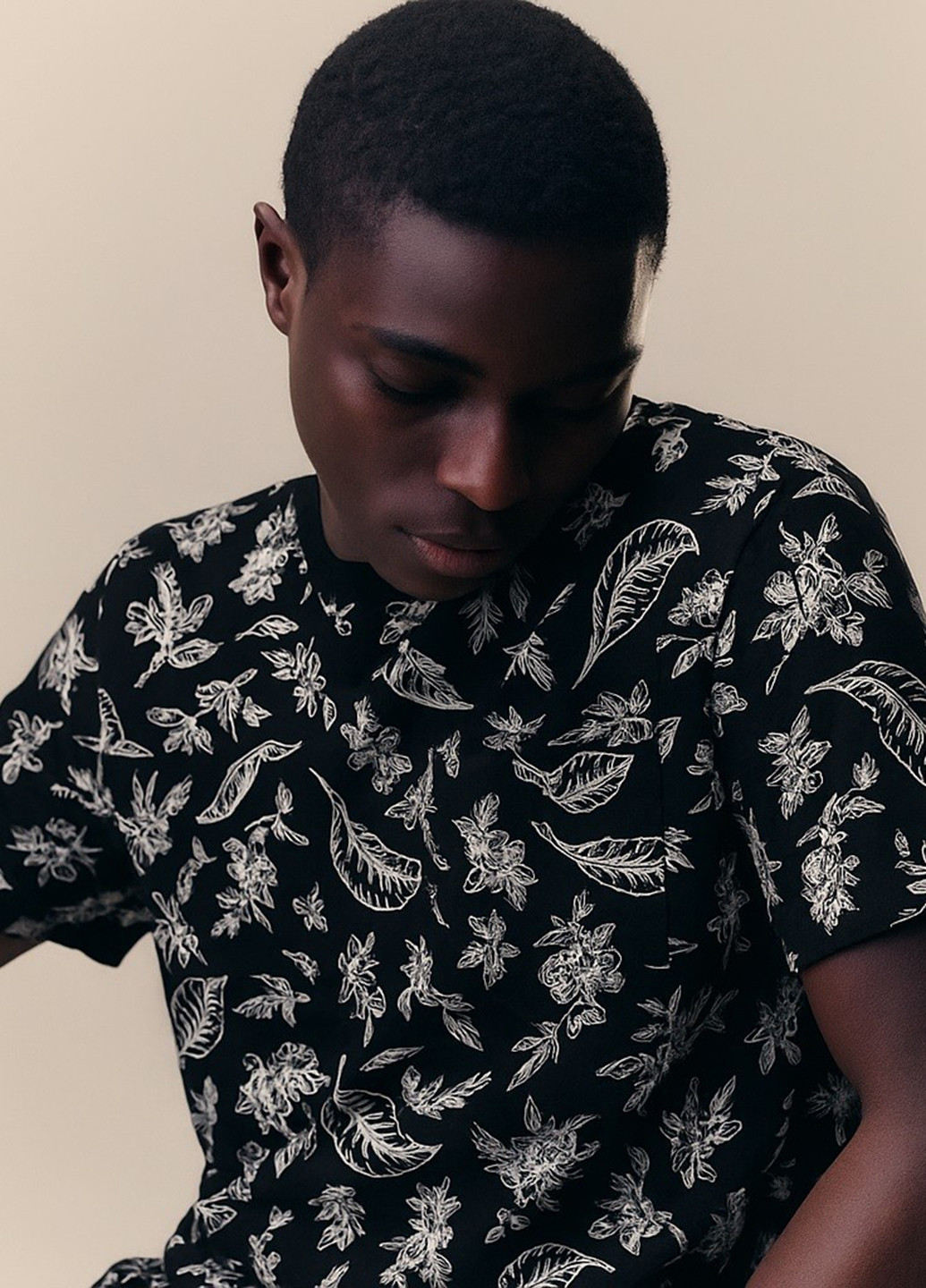 Чорно-біла футболка Label