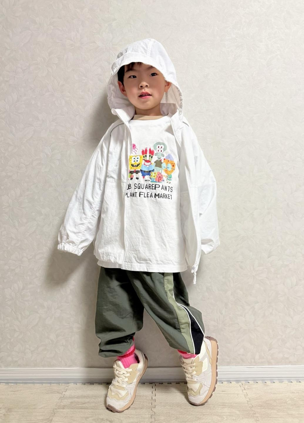 Белая летняя футболка Uniqlo