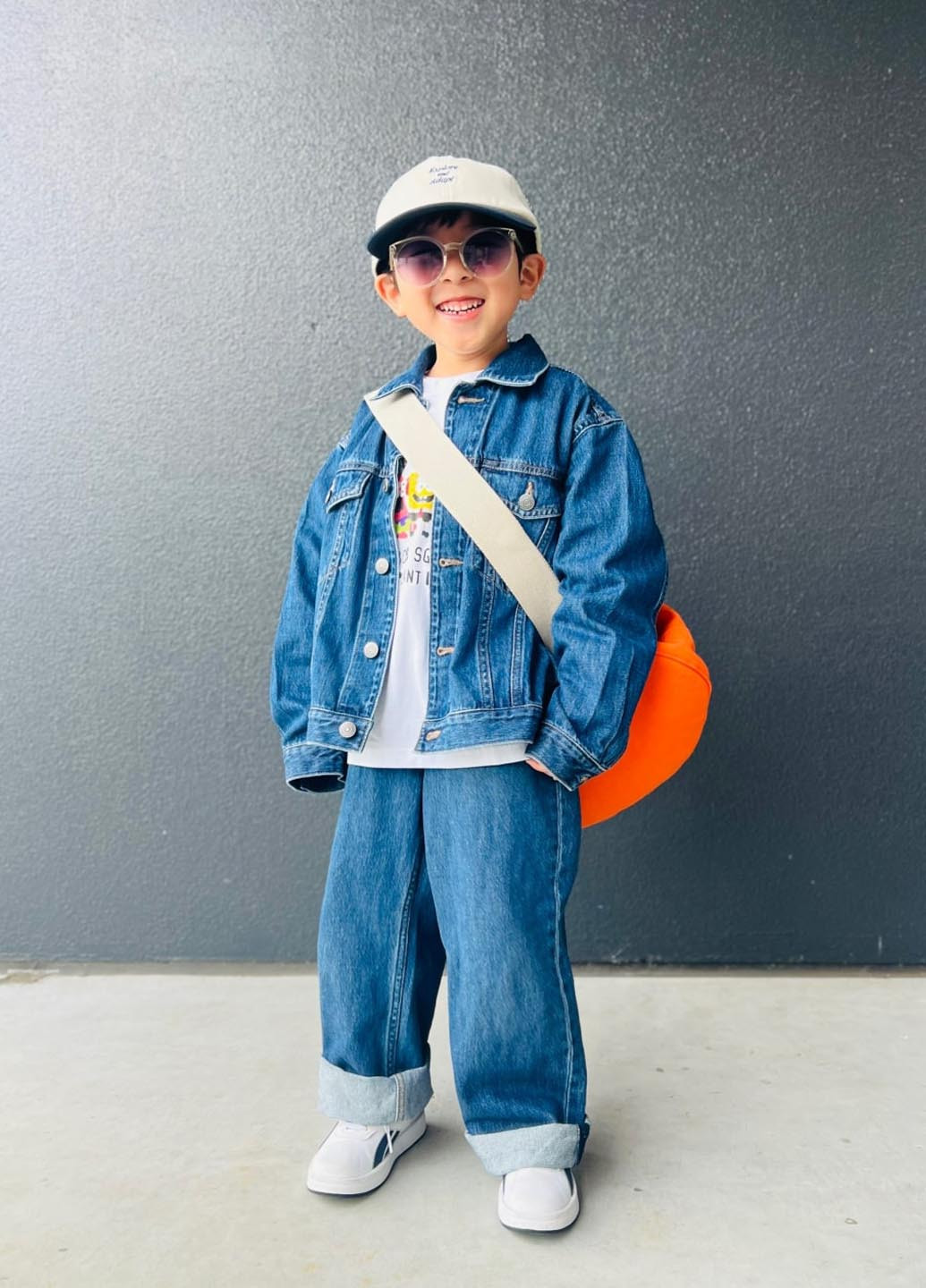 Белая летняя футболка Uniqlo