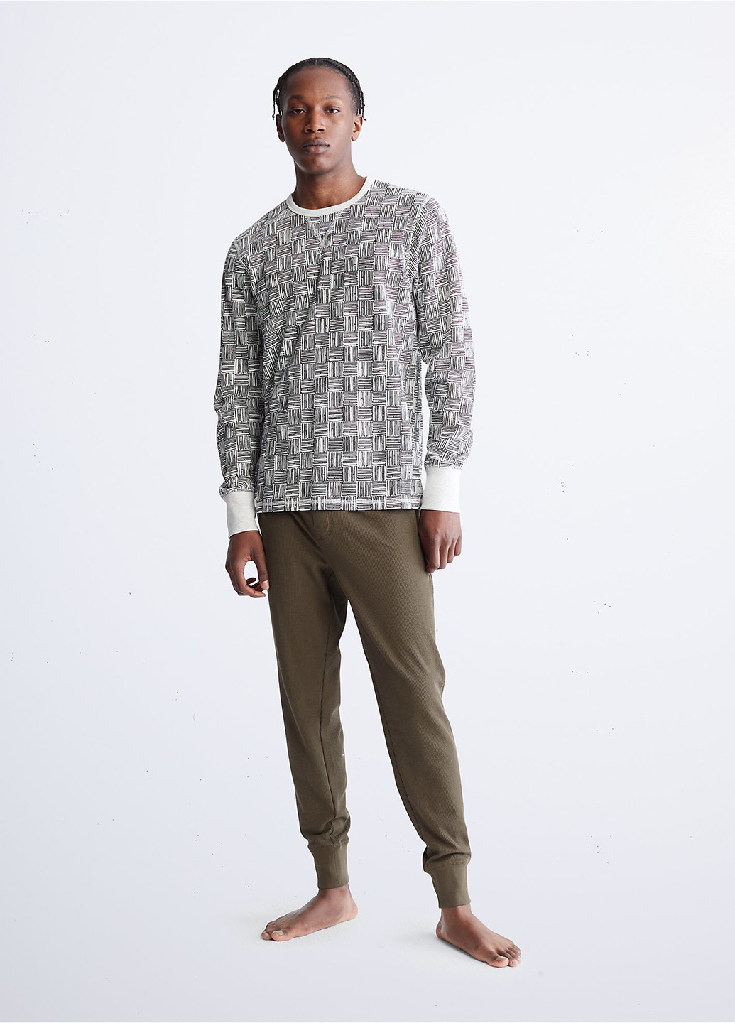 Белый демисезонный кэжуал лонгслив Calvin Klein с геометрическим узором