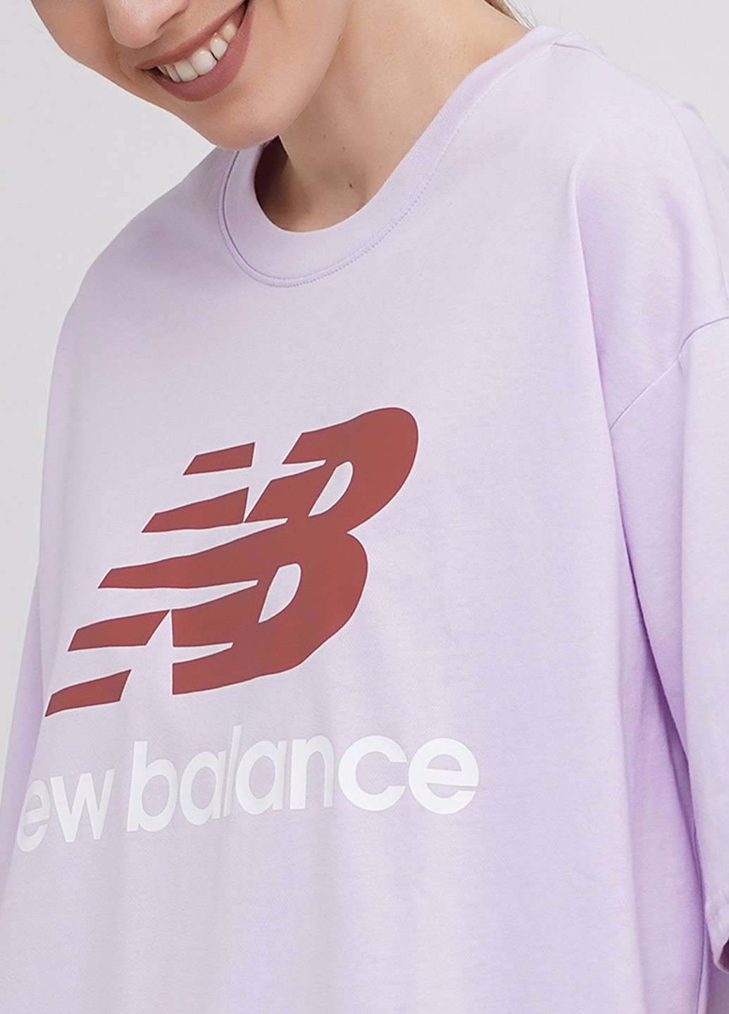 Сиреневая летняя футболка New Balance Nb Ess Stacked Logo