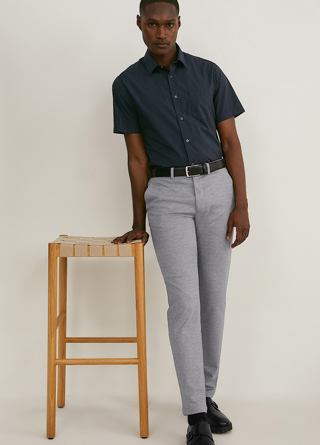 Серые кэжуал демисезонные зауженные брюки C&A