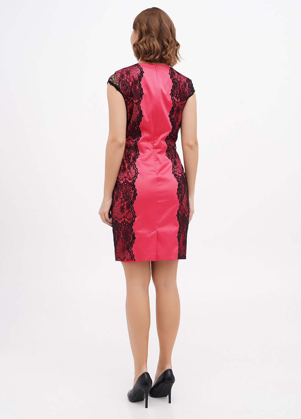 Фуксиновое (цвета Фуксия) кэжуал платье футляр Sassofono однотонное