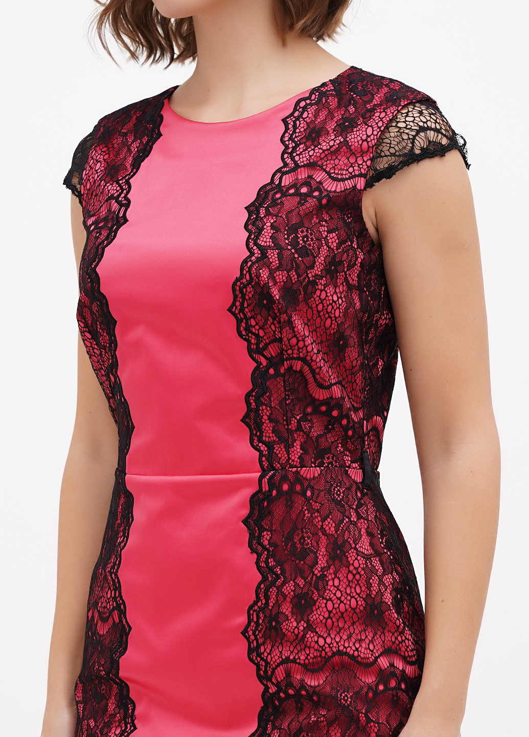 Фуксиновое (цвета Фуксия) кэжуал платье футляр Sassofono однотонное