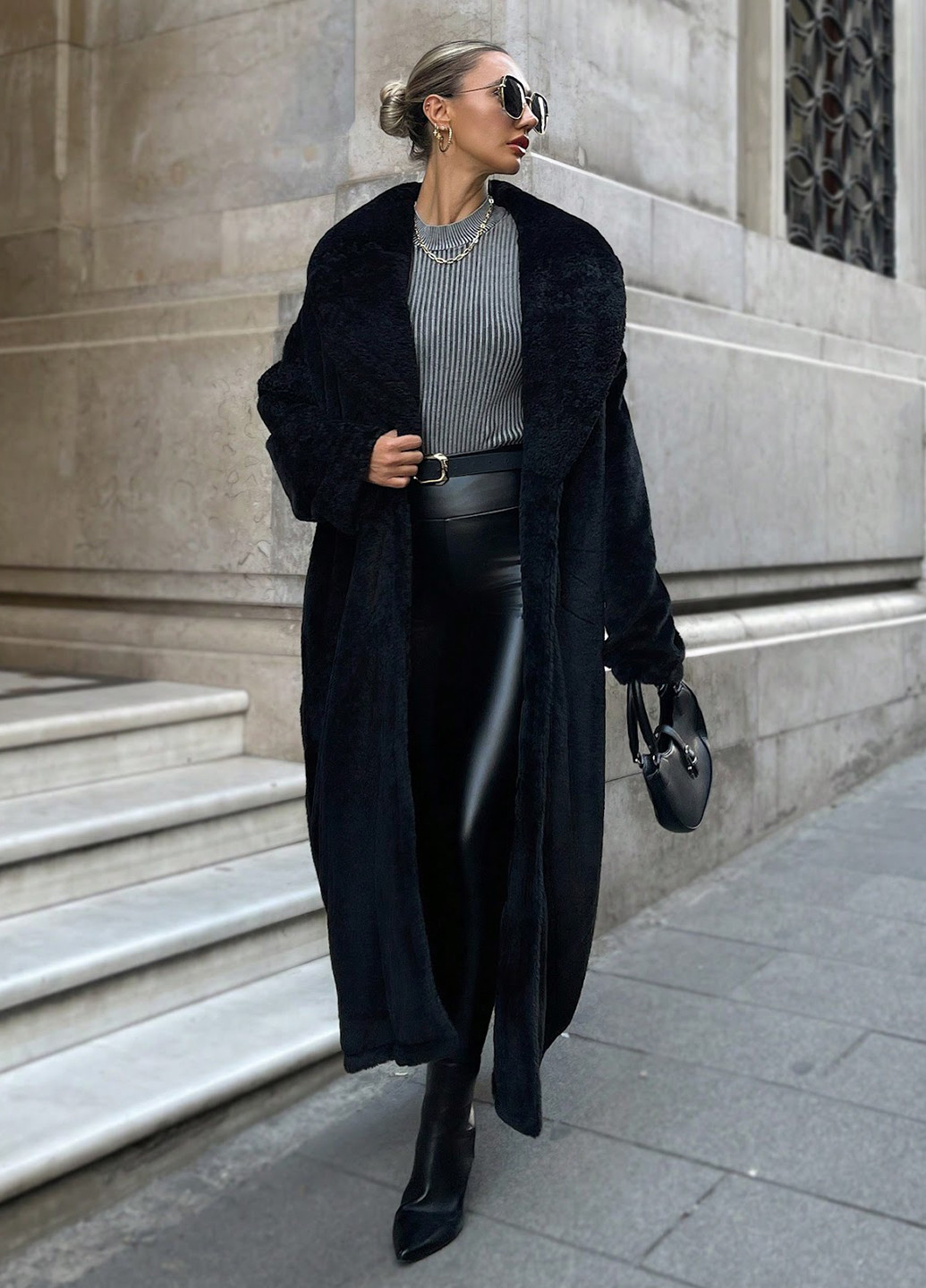 Чорне зимнє Пальто SHEIN