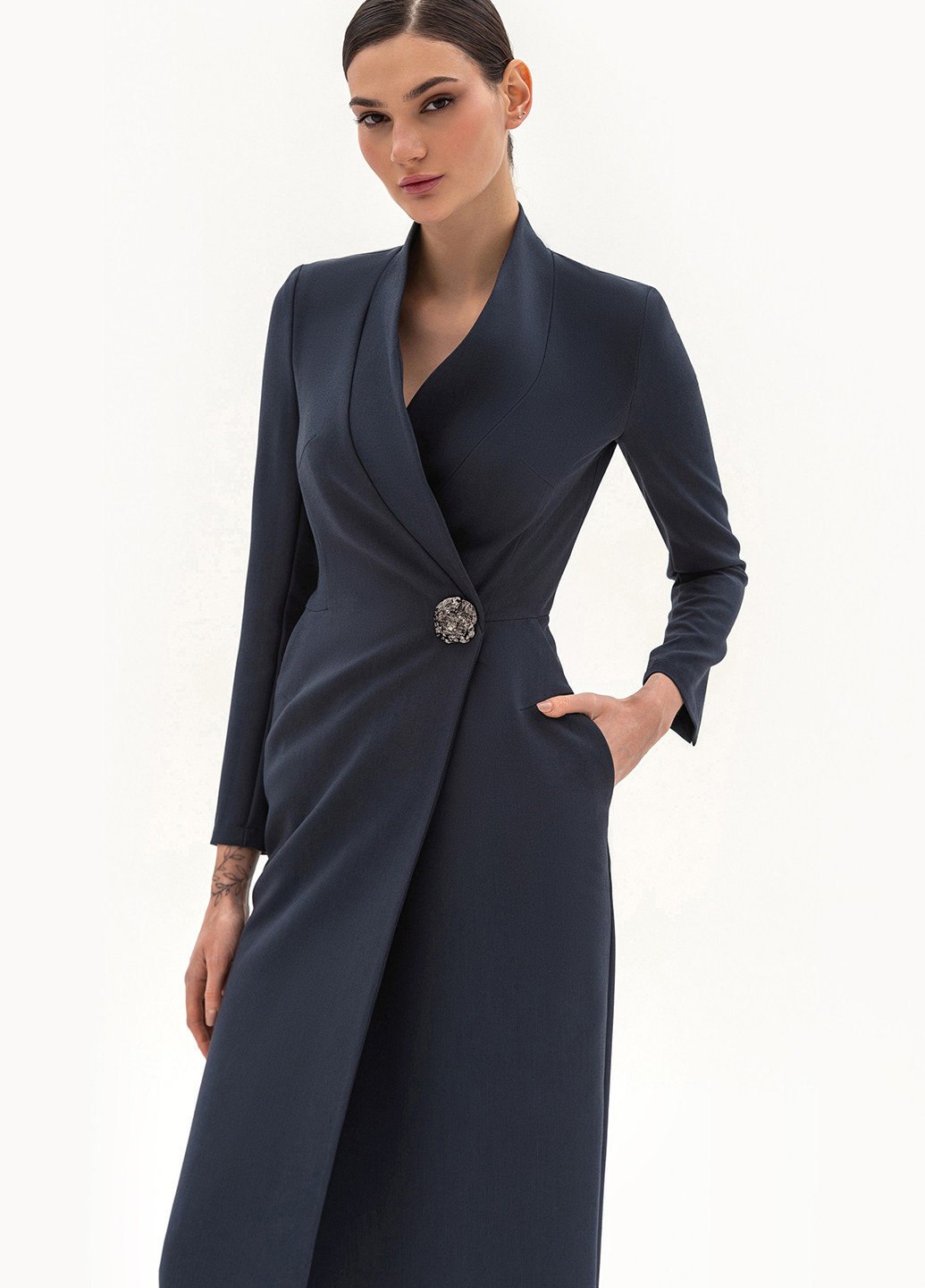 Графитовое кэжуал платье на запах BGL однотонное