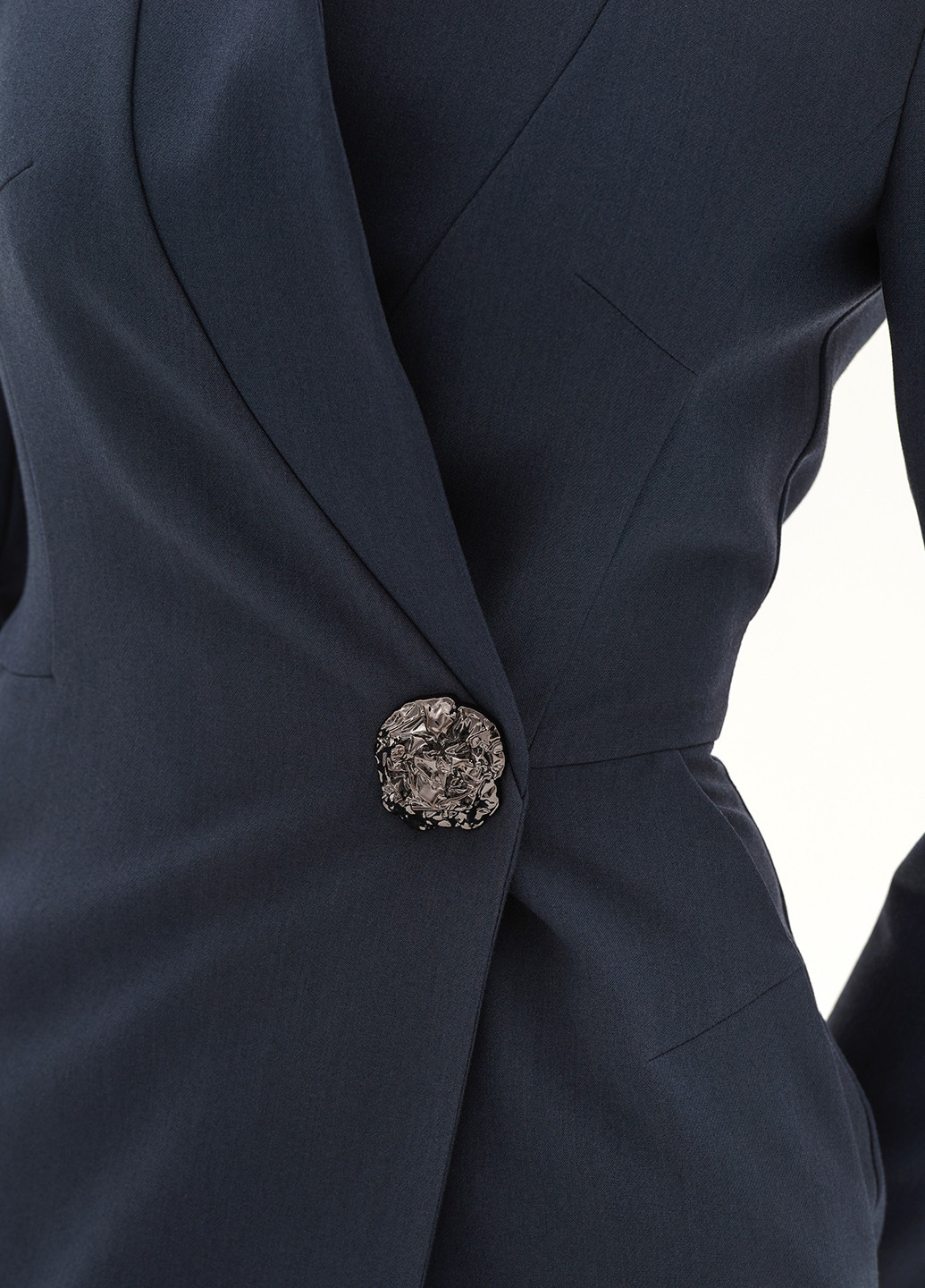 Графитовое кэжуал платье на запах BGL однотонное