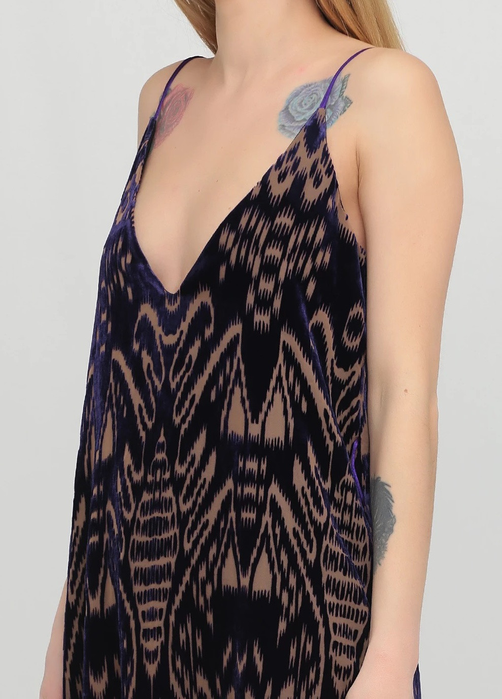 Комбинированное коктейльное платье с открытой спиной Motel