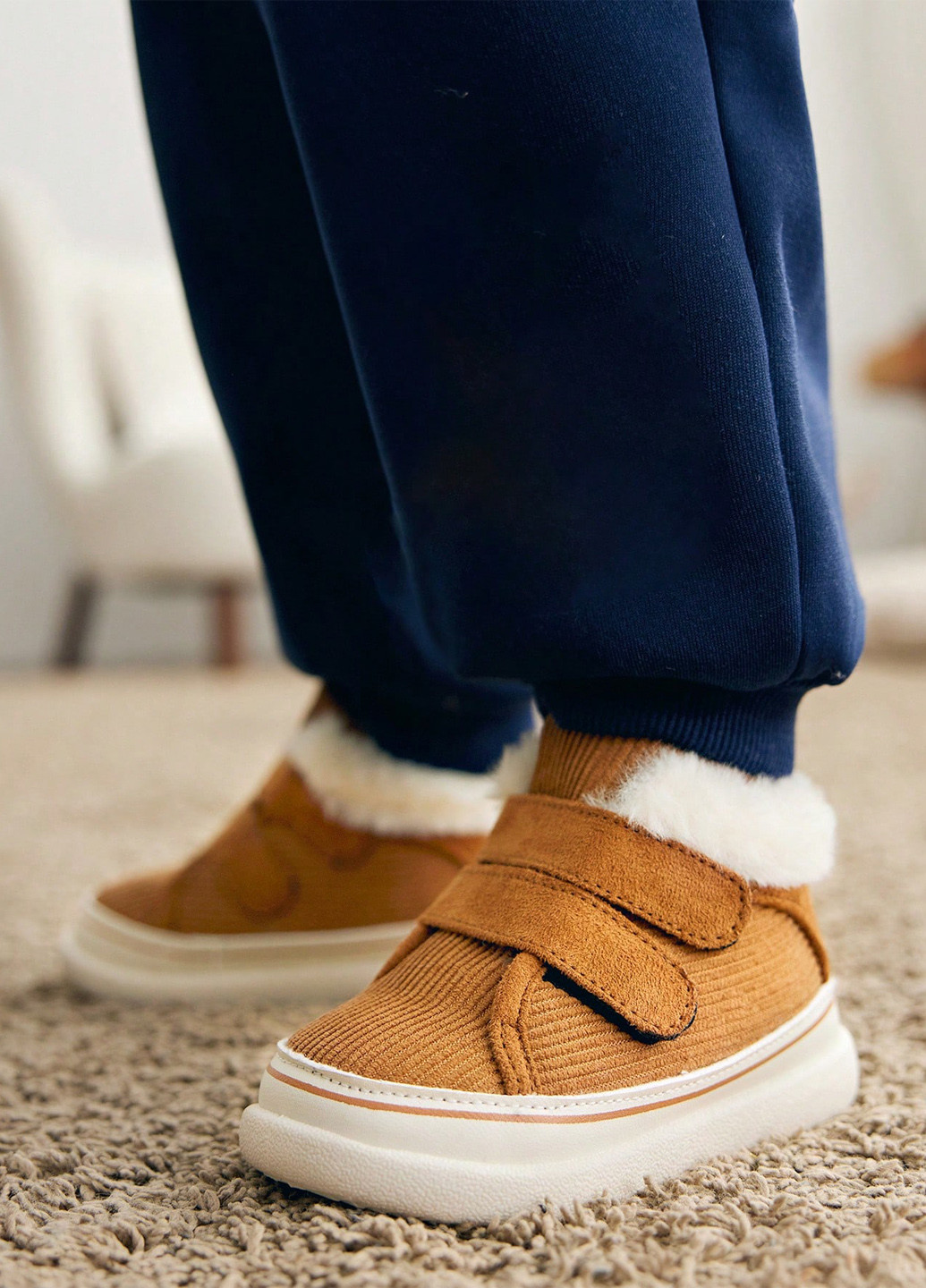 Коричневые кроссовки SHEIN