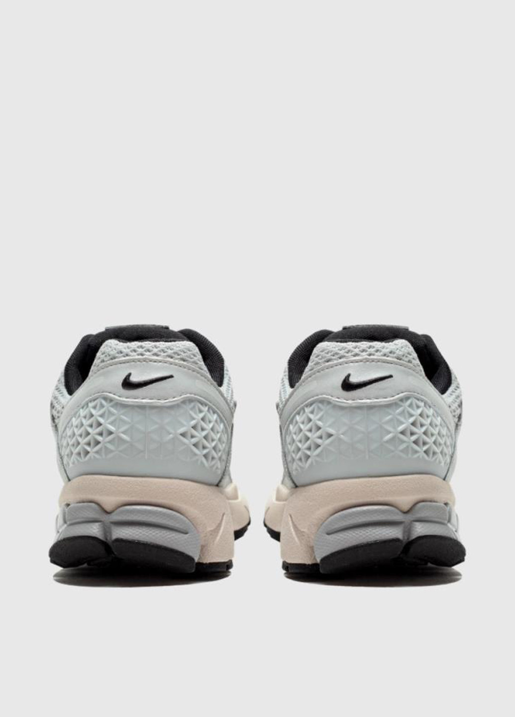 Кросівки FN6742-002 Nike W Air Zoom Vomero 5 сірі демісезони (329567028)