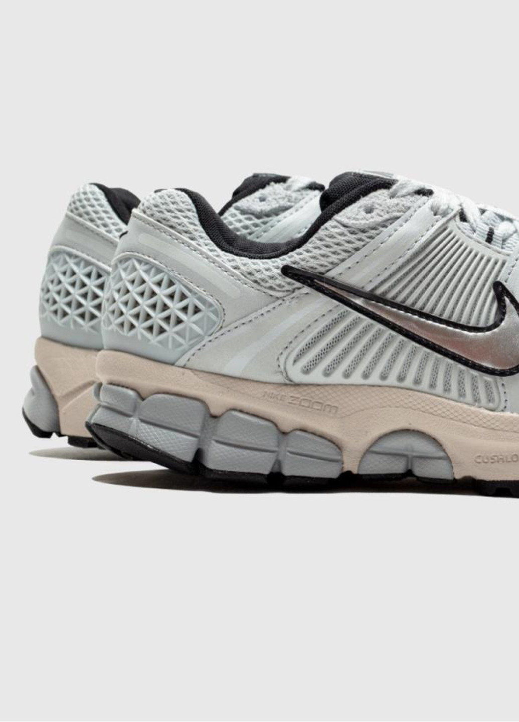 Кросівки FN6742-002 Nike W Air Zoom Vomero 5 сірі демісезони (329567028)