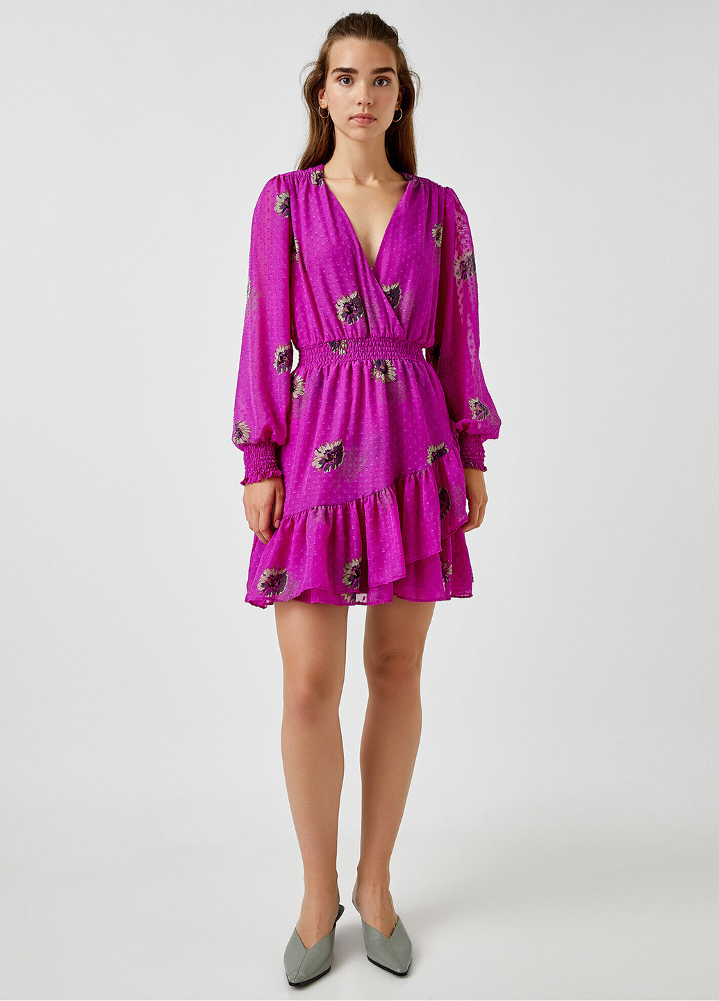 Фуксиновое (цвета Фуксия) кэжуал платье на запах KOTON с цветочным принтом