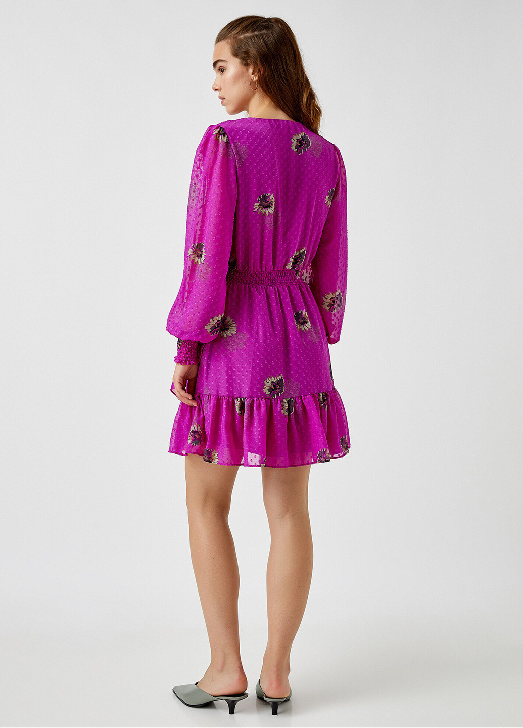Фуксиновое (цвета Фуксия) кэжуал платье на запах KOTON с цветочным принтом