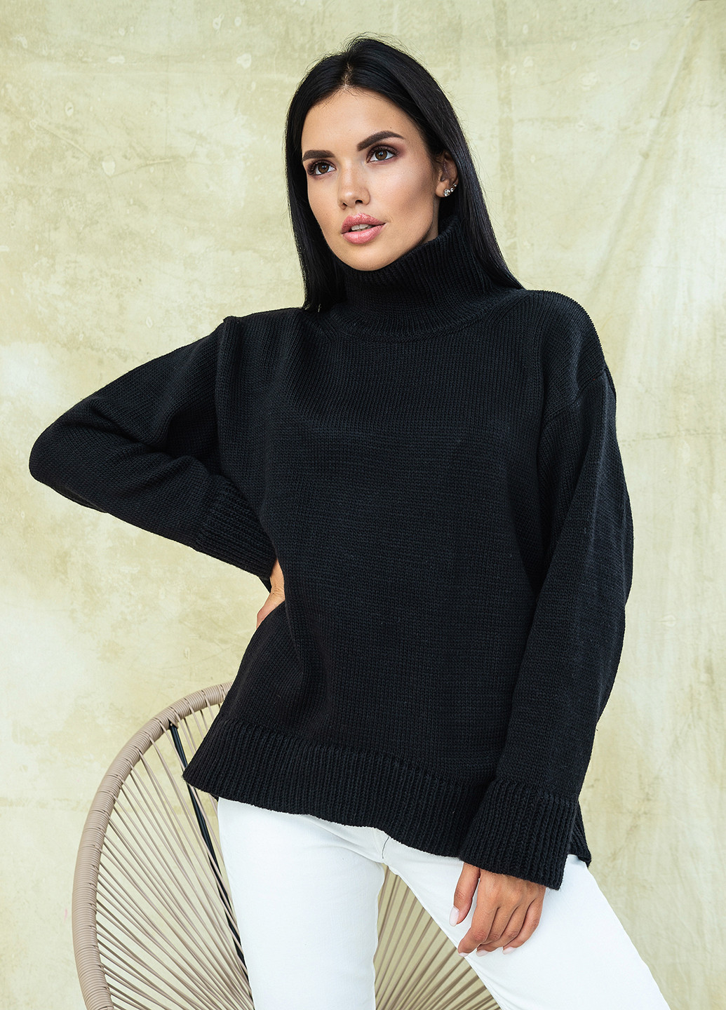 Черный демисезонный свитер Larionoff