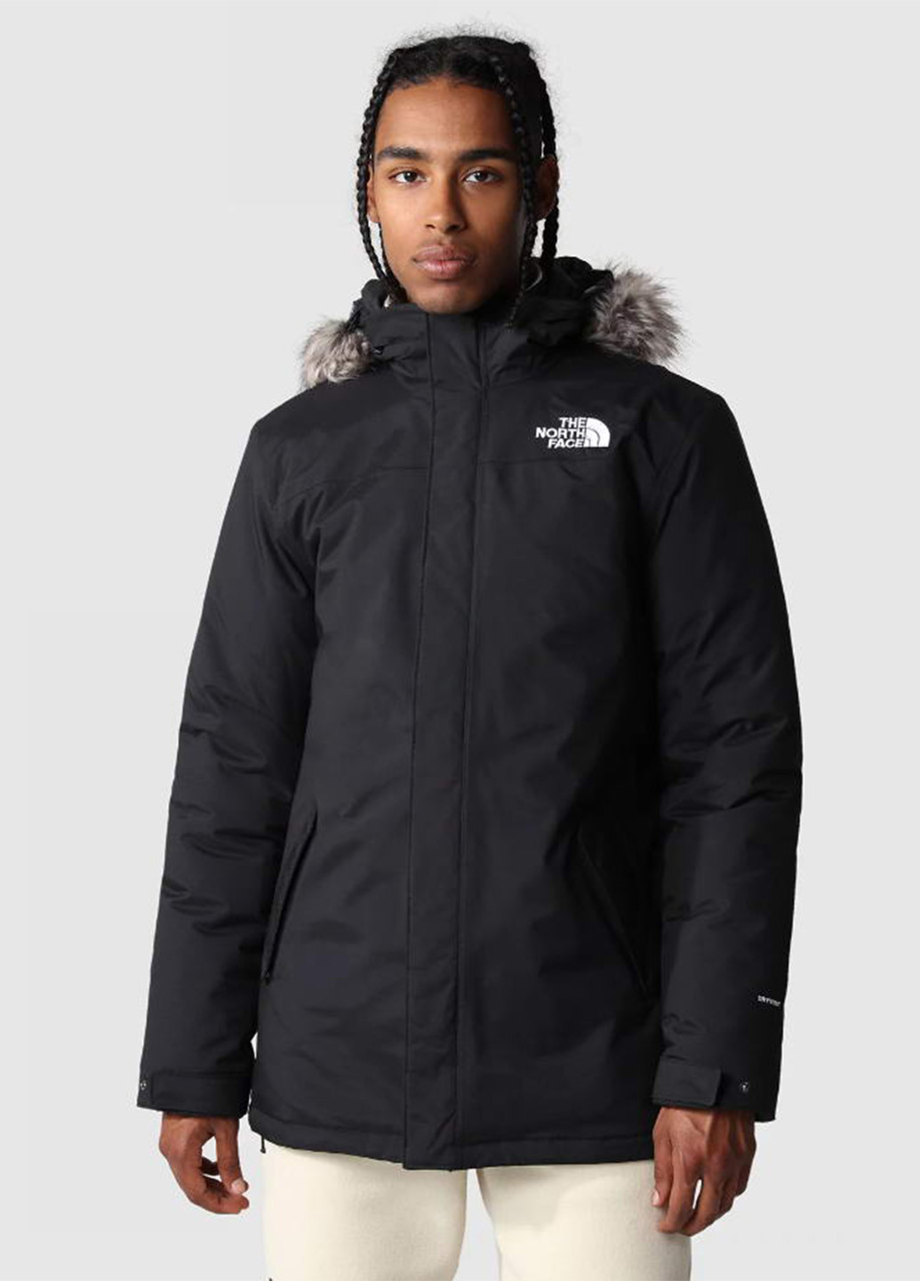 Черная зимняя куртка The North Face NF0A4M8HJK31