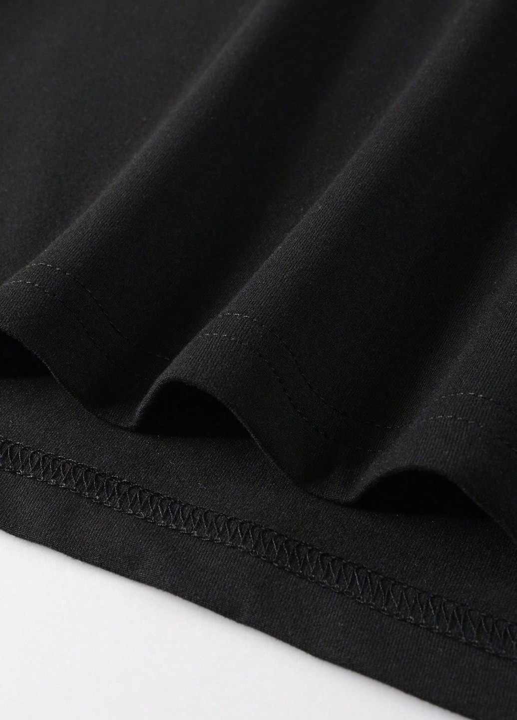 Черная футболка SHEIN