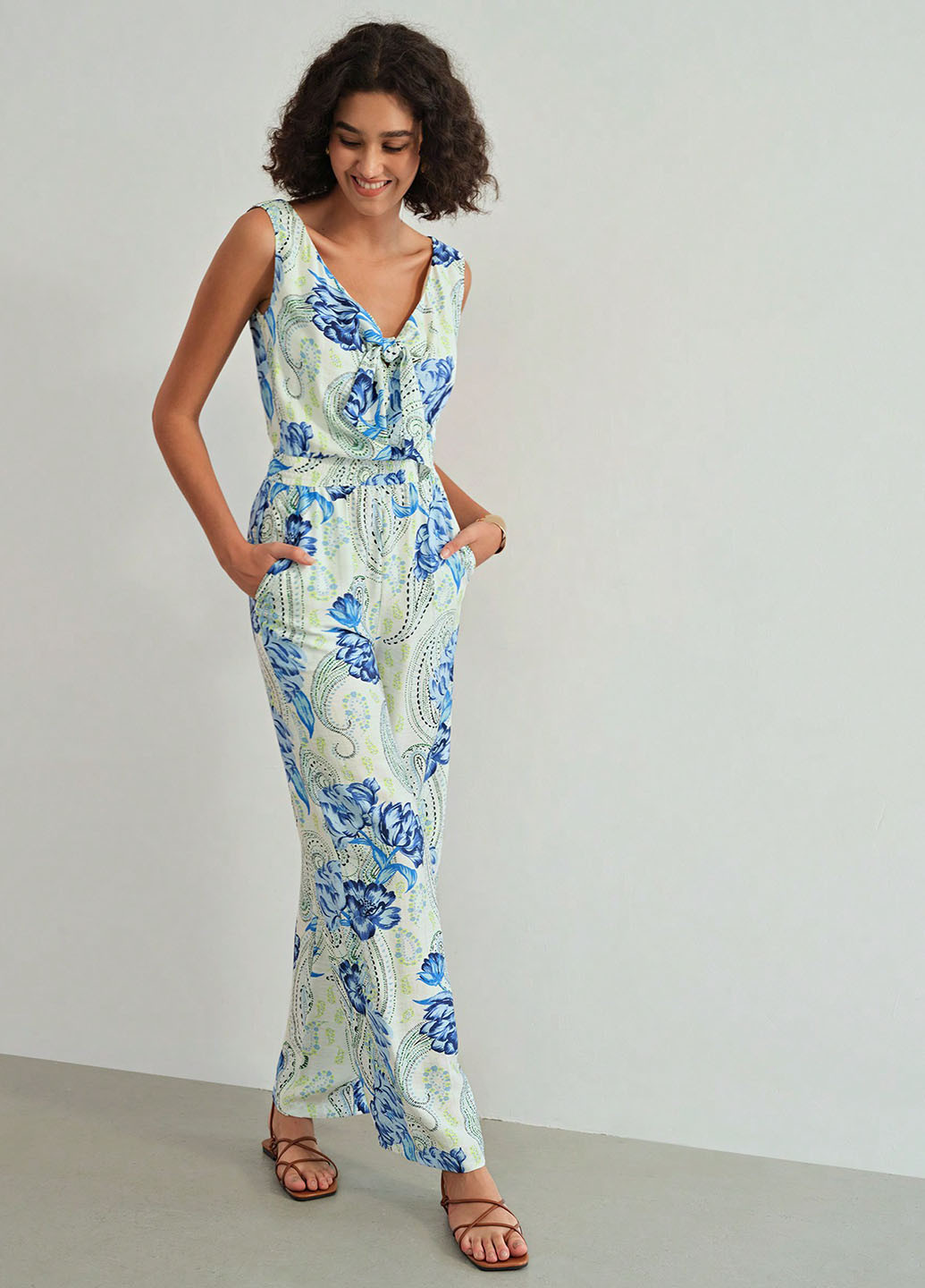 Комбинезон SHEIN комбинезон-брюки цветочный белый кэжуал вискоза