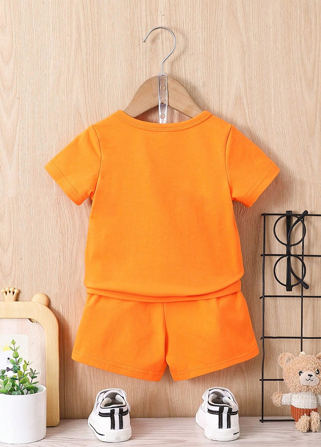 Помаранчевий літній костюм (футболка, шорти) з шортами SHEIN