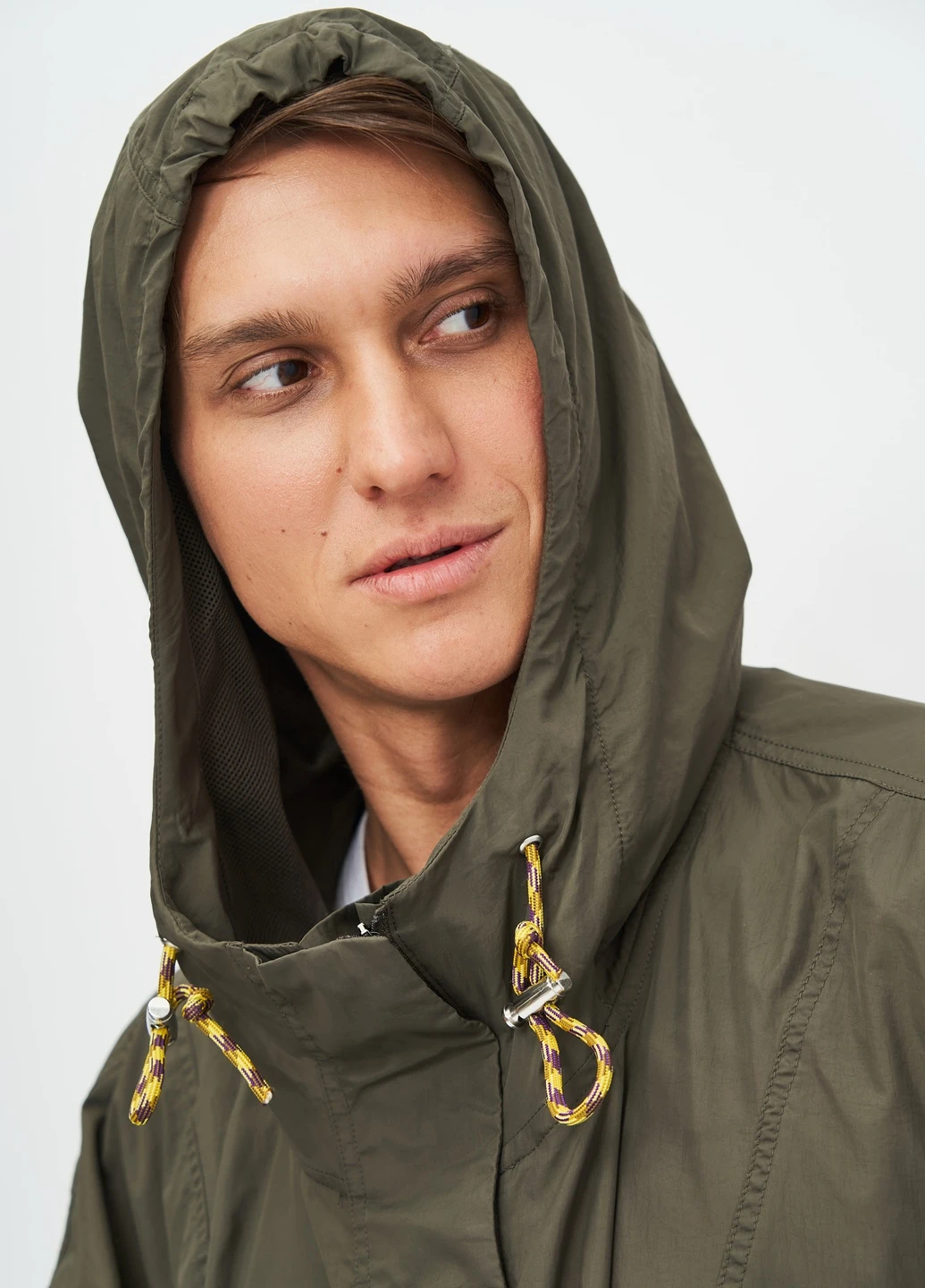 Темно-зеленая демисезонная ветровка H&M