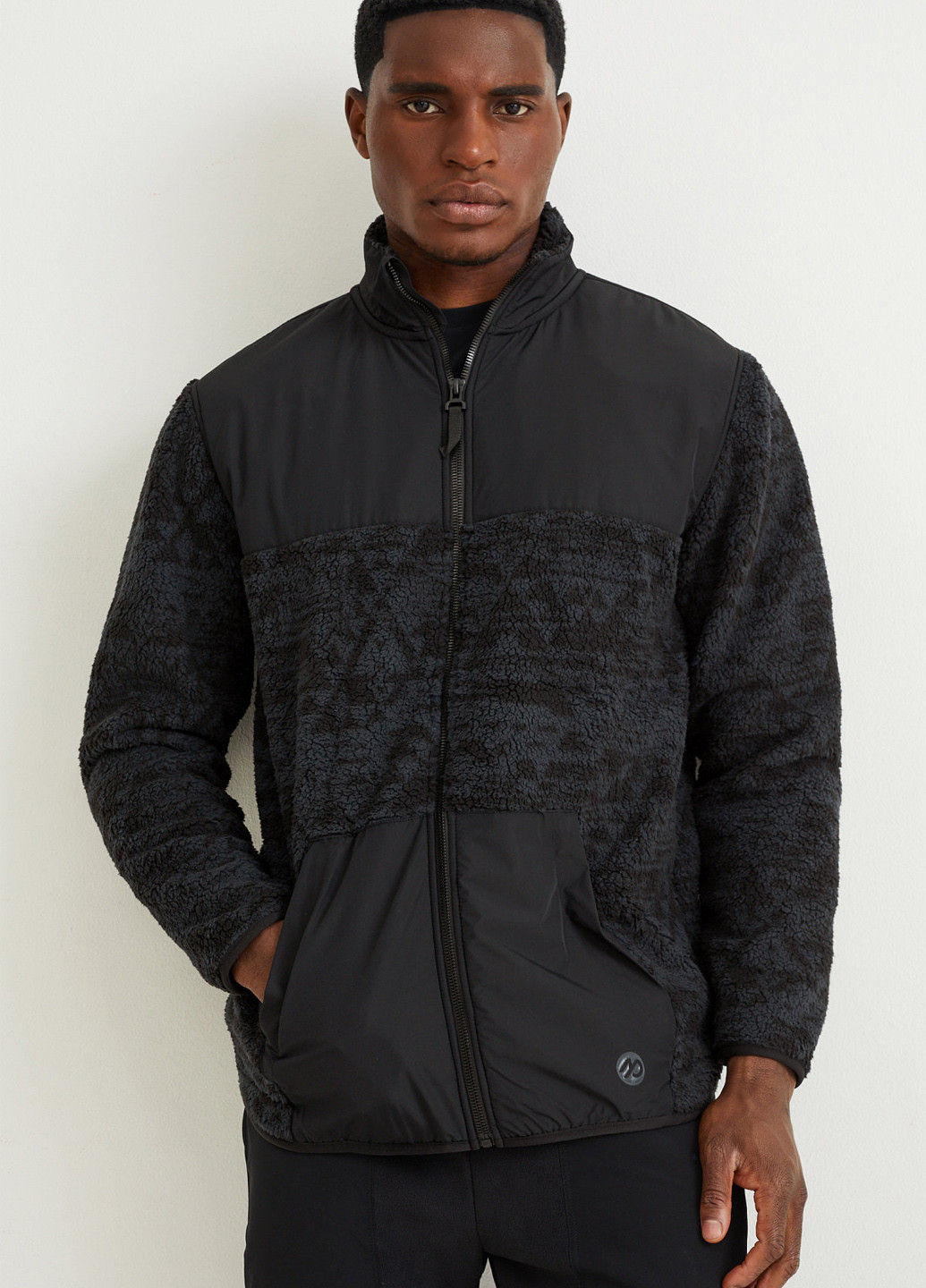 Чорна демісезонна куртка C&A