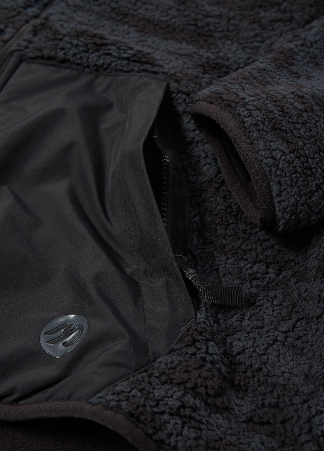 Чорна демісезонна куртка C&A