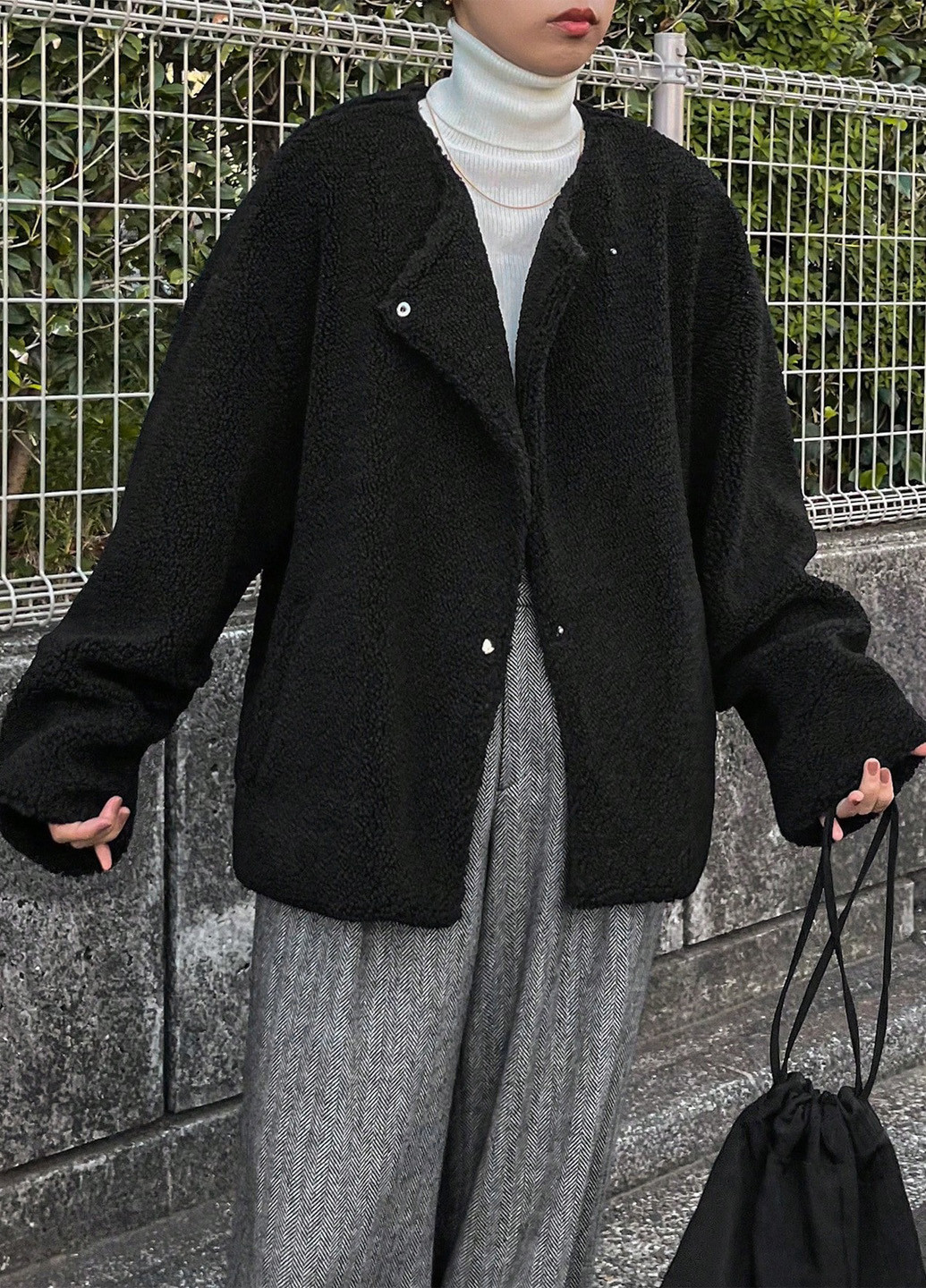 Черная демисезонная куртка SHEIN