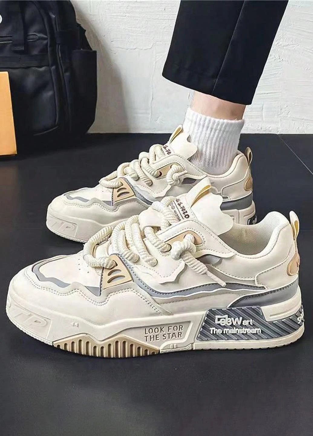 Белые демисезонные кроссовки SHEIN