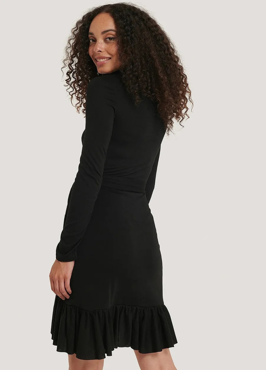 Черное кэжуал платье годе, платье-водолазка NA-KD однотонное