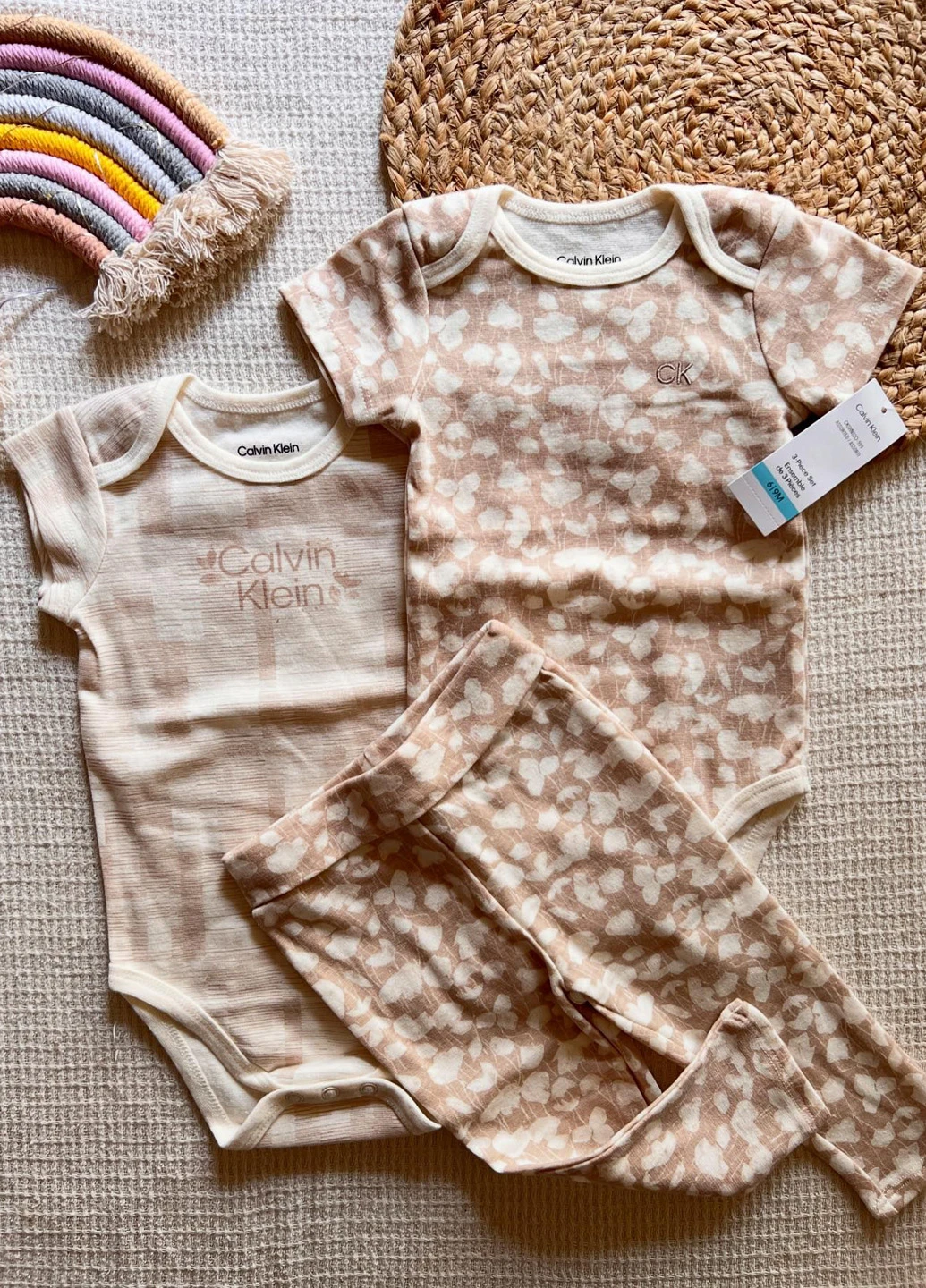 Бежевий літній костюм (2 шт. боді, штани) брючний Calvin Klein