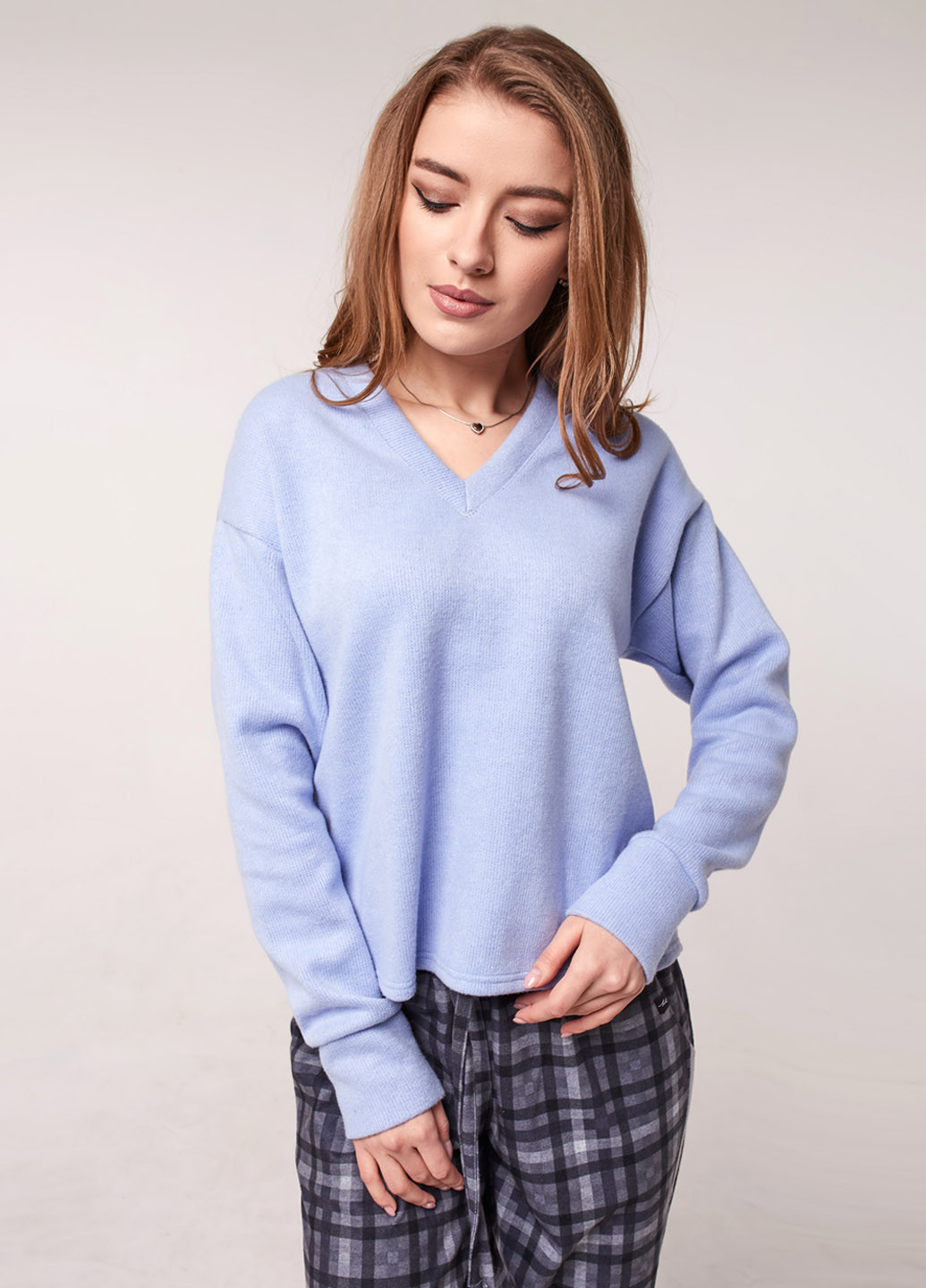 Голубой демисезонный пуловер пуловер Yan Yenz
