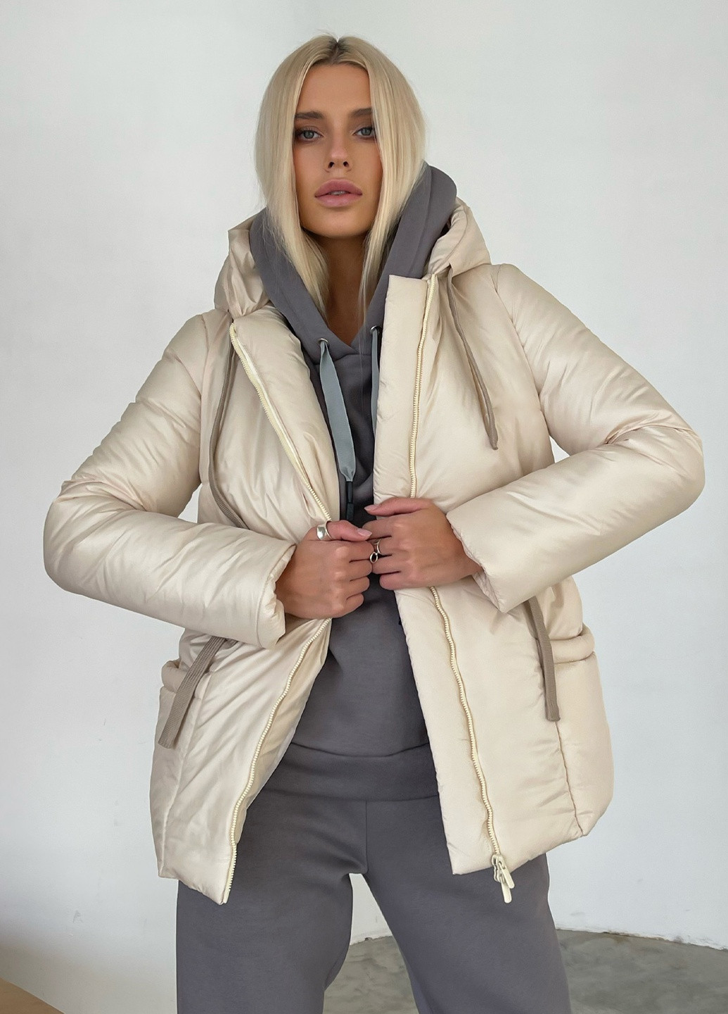 Бежевая зимняя куртка Nenka