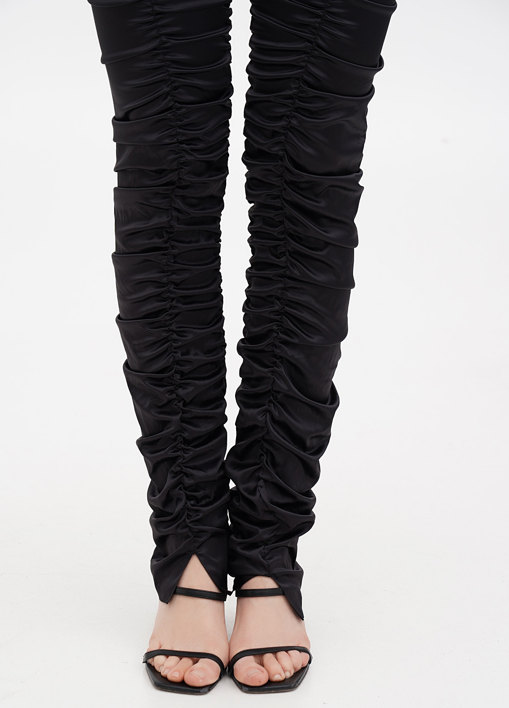 Черные кэжуал демисезонные зауженные брюки Weekday