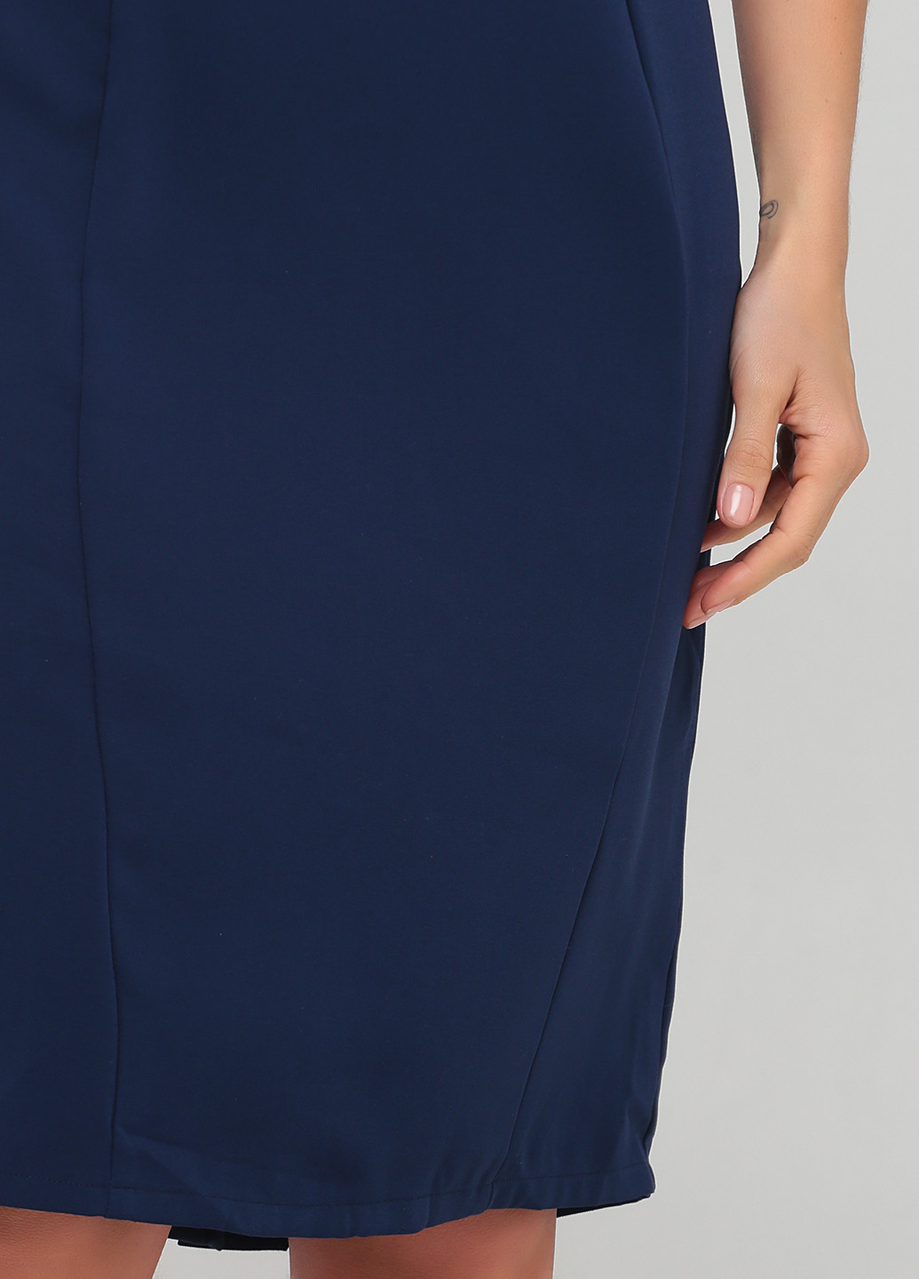 Темно-синее кэжуал платье с открытыми плечами Paper Dolls однотонное