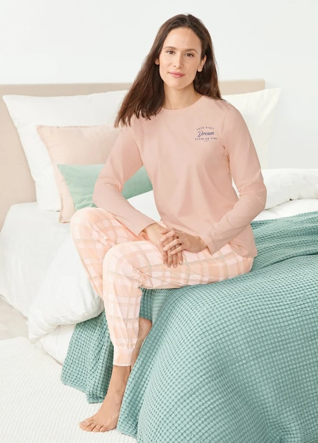 Персиковая всесезон пижама (лонгслив, брюки) лонгслив + брюки Esmara