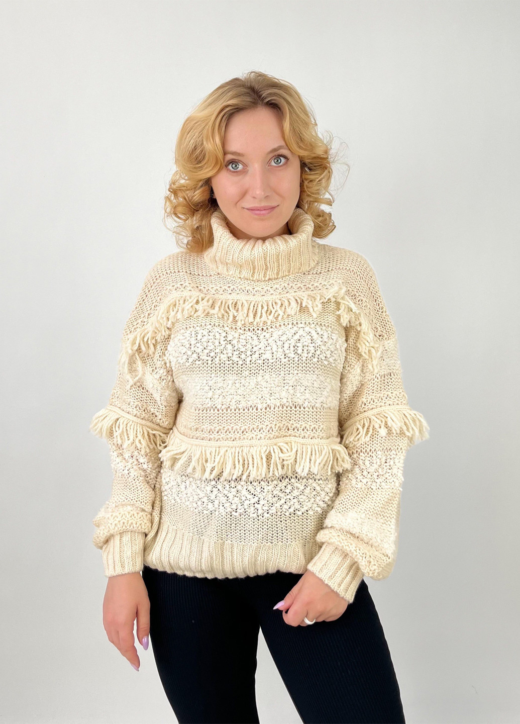 Светло-бежевый зимний свитер H&M