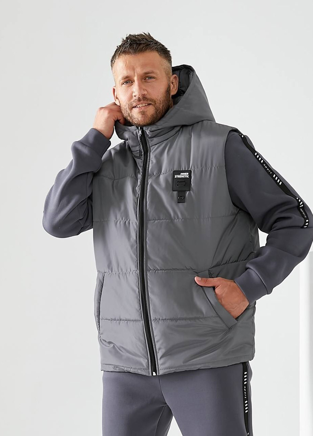 Темно-серый демисезонный костюм (жилет, свитшот, брюки) брючный, тройка No Brand