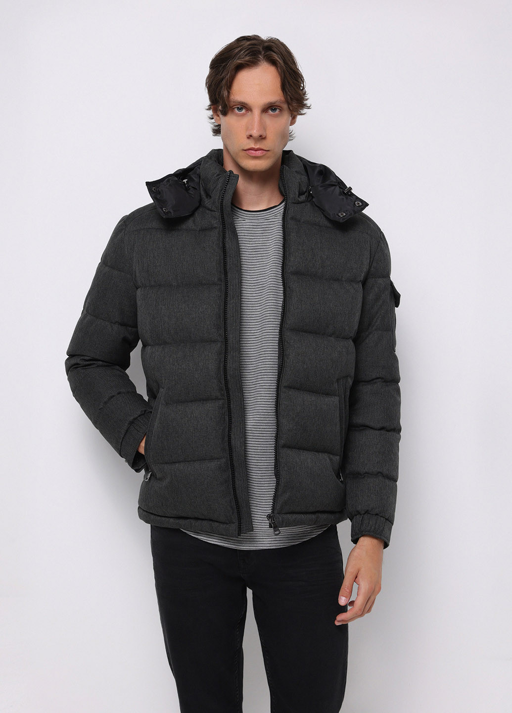 Темно-серая зимняя куртка Colin's