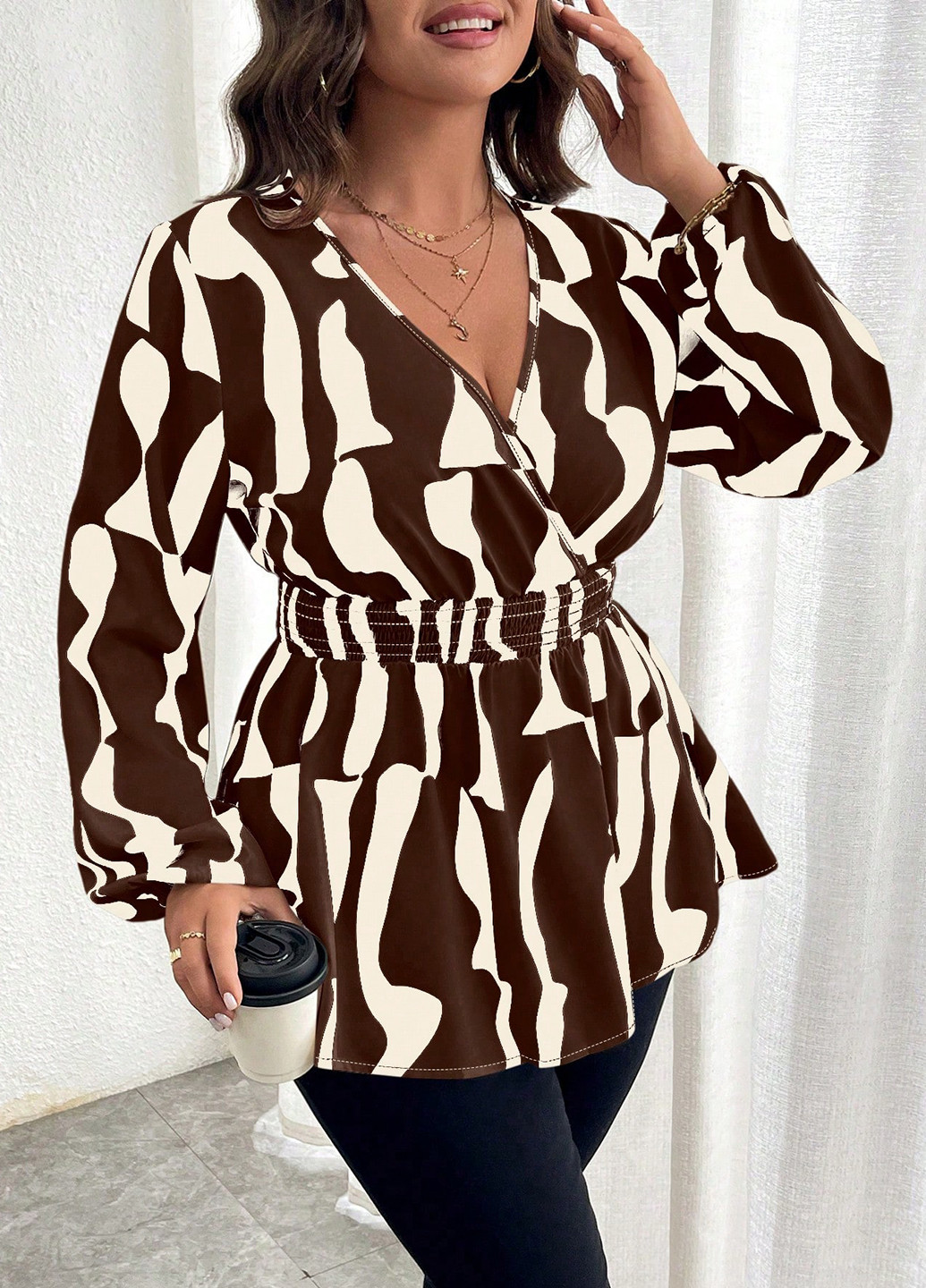 Комбинированная блуза на запах SHEIN