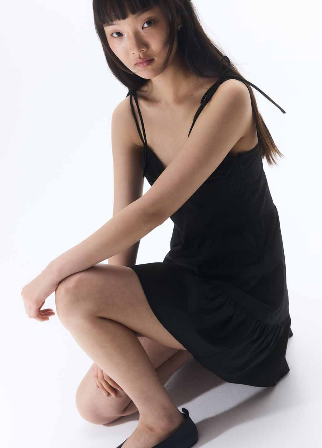 Черное кэжуал платье клеш H&M однотонное