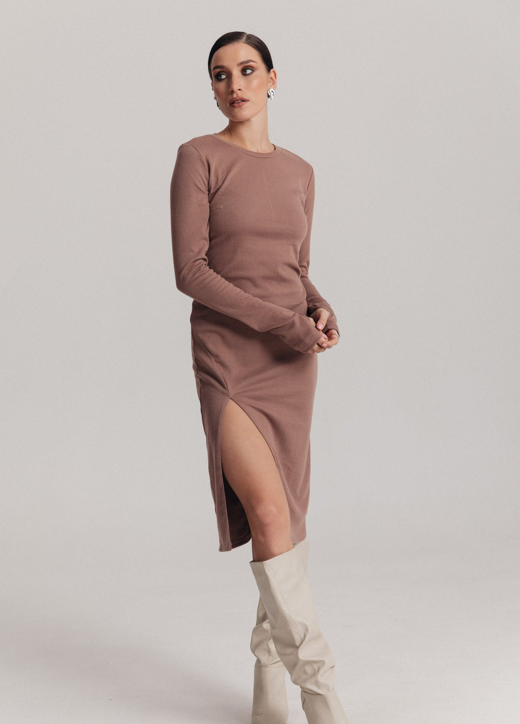 Бежева повсякденний приталена трикотажна сукня бежевого кольору Gepur однотонна